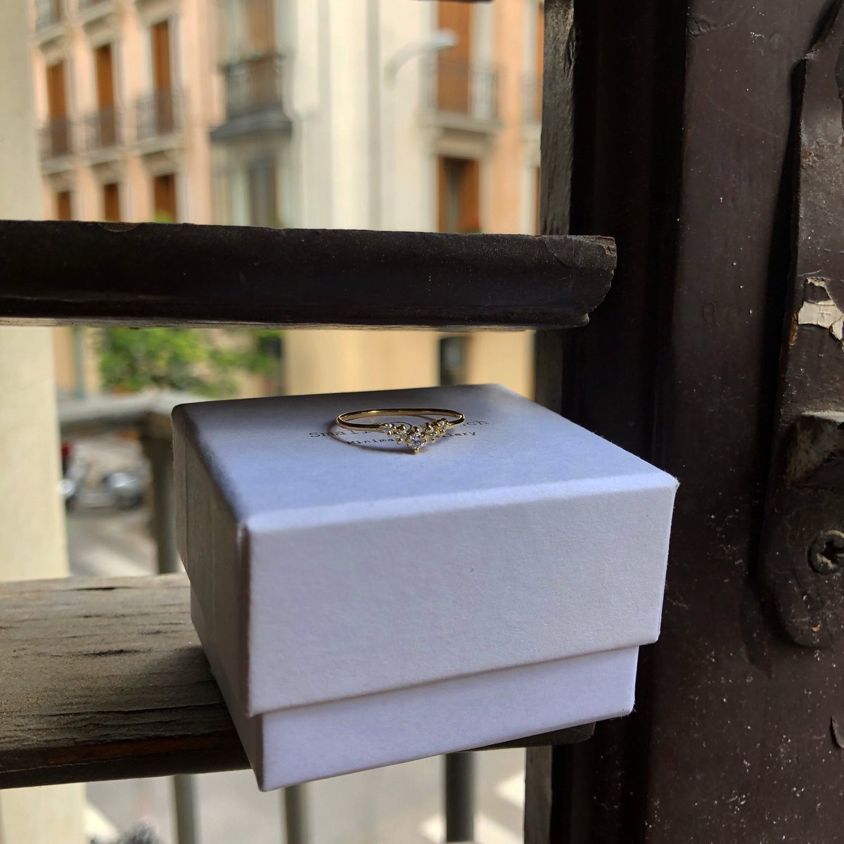 SmallBranchSL's tweet photo. ¿Anillos de #compromiso? El anillo de #diamantes en #oro 18k es perfecto para pedir la mano a tu futura mujer
https://t.co/wPRXpU6PI7 #smallbranch https://t.co/p20HxTZsrn
