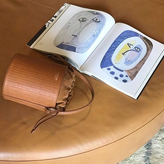 Sunday sorted 💫 Lounging around and drawing creative inspiration from beautiful surroundings for the week ahead ✨ ift.tt/2mTTFI9