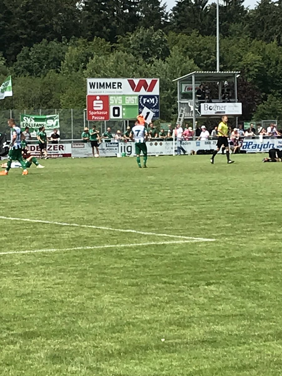 BFV_Medien's tweet photo. ℹ️ Schlusspfiff in #Schalding #Heining: @wacker1930 siegt mit 1:0 (0:0)❗️ 4️⃣. Sieg im 4️⃣. Spiel = Tabellenführer 🚀 https://t.co/QP1hi01hXv