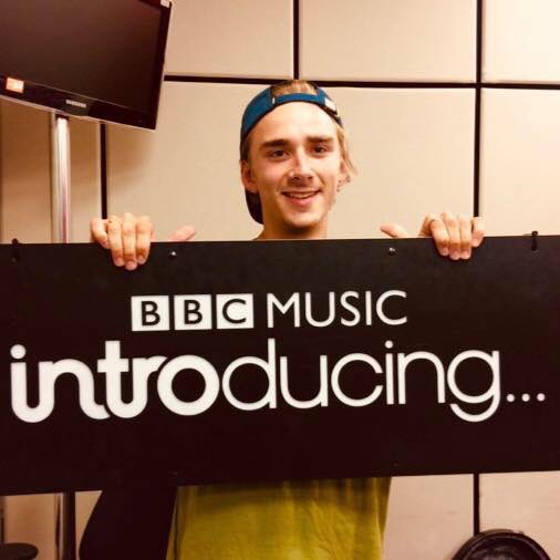 KELLC_Music's tweet photo. Massive thanks to @BBCIntroYork @JerichoKeys and @empilbeam for having me on the show for their live session!! Something I will never forget ❤️ time to get that tattoo 😂 https://t.co/S1YjjOWqh6
