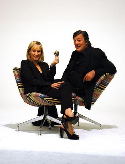 PotterWorldUK's tweet photo. Happy Birthday to @StephenFry, narrator of the Harry Potter UK audio books. #HappyBirthdayStephenFry https://t.co/ecj3SNPDW8