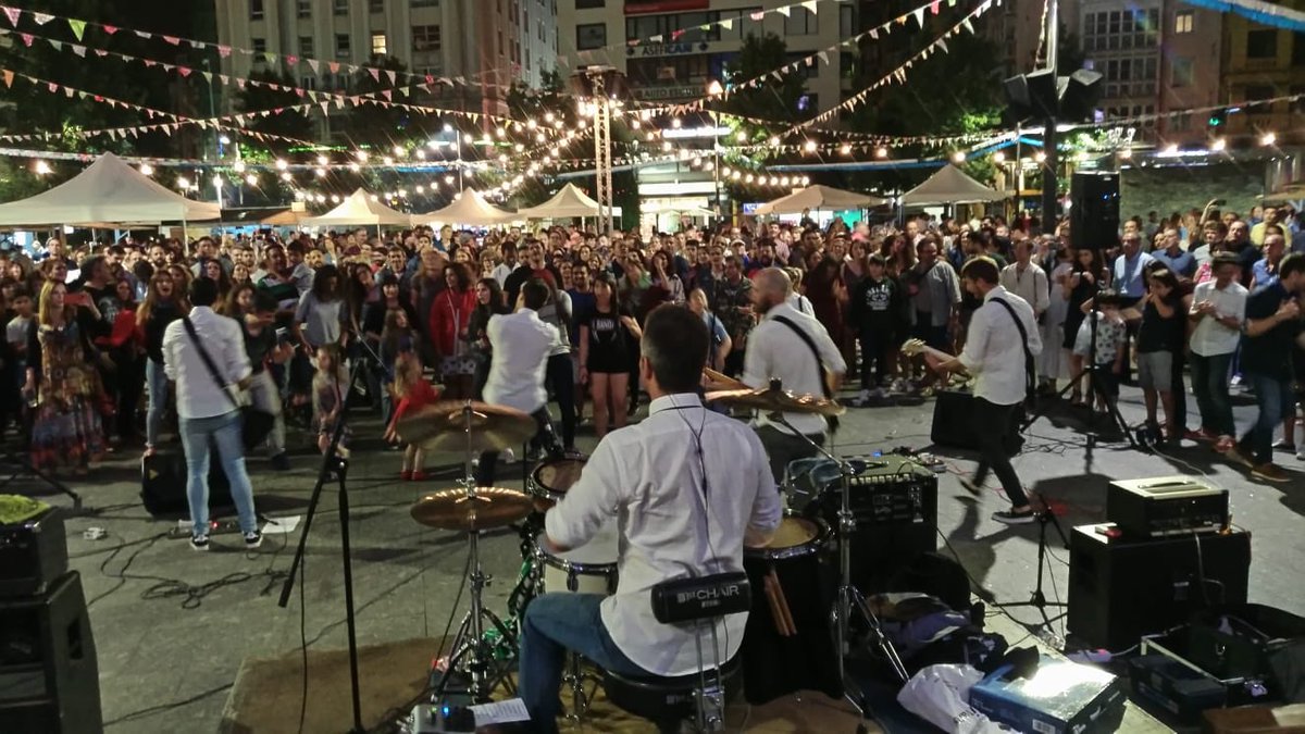 Una imagen vale más que mil palabras. GRACIAS. Rock en la plaza del “pueblo”. 🤟🏻 #Santander #Rock