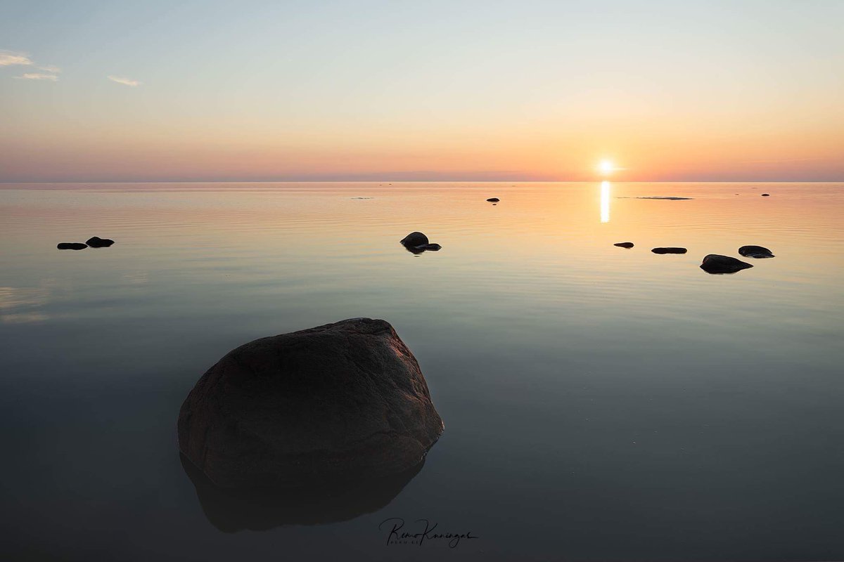 remokuningas's tweet image. Sunset at the sea

Setting sun is casting the last rays of golden sunlight on the rocks in the shallow sea water near the shore at Kabli, Estonia.
#sunset #sunsetbeach #sunset_stream #sunset_lovers #estonia #summerevening #eesti #suvi #natgeo #natgeotravel #naturephotography #sea