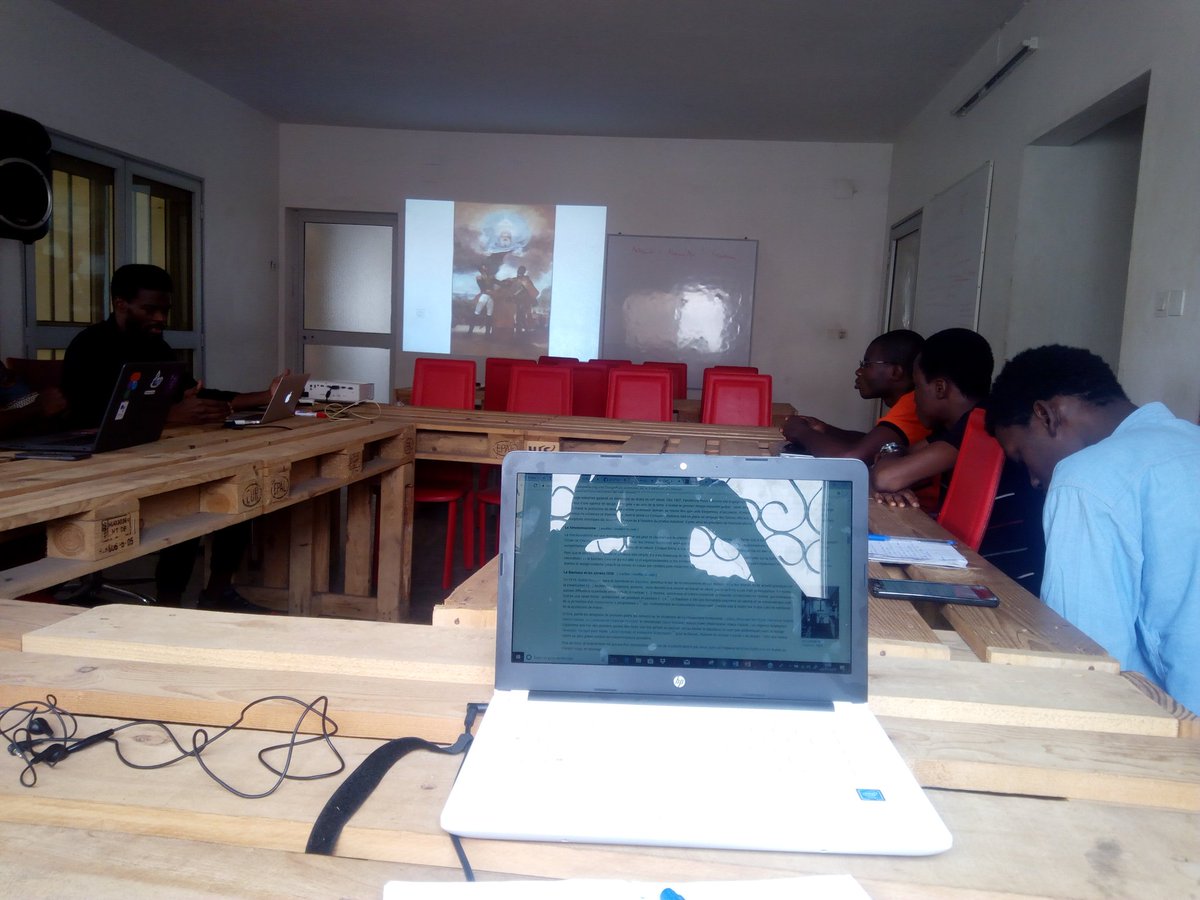 WoegnaY's tweet image. En direct au #WoeLab 
#Art et #Design dans la #démocratie_numérique avec @senamekoffi @AdenyoEli @TchodieFidel