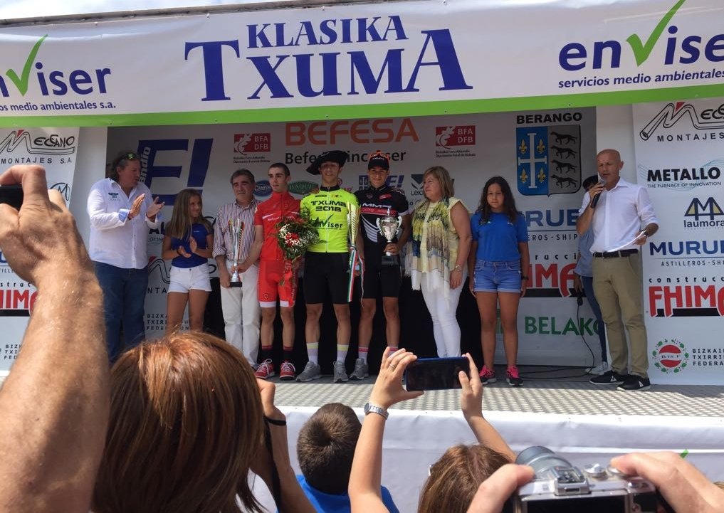 MMR_Academy's tweet photo. 🏁 @miguelonmera_ vence en la @TxumaCadetes y #SergioGutiérrez termina 🥉 de la general. Hoy mantuvimos los puestos de pódium gracias a que el equipo se exprimió al máximo. Enhorabuena a todos!! 💪 https://t.co/PbP4nROZfz