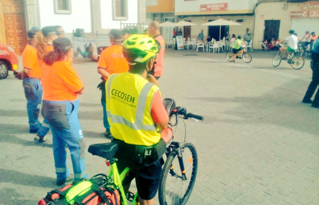 cecosemS's tweet photo. 👪 #MarchaEnBiciLaAldea18
Agradecer Al Dispositivo De Seguridad y Emergencias #PoliciaLocal #PCLaAldea 👍
Personal @cecosemS Hoy Además Integrados En El Evento 🚲🚨VIR😊(Función Primeros Auxilios y Logística )👍
👉Vehículo Respetuoso Con El Medioambiente 🌍 https://t.co/BmlFYw5XFx