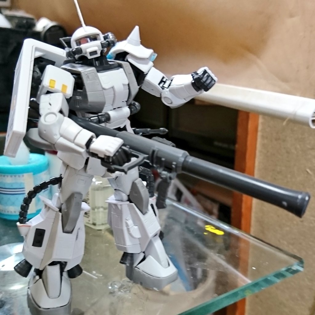 banththtsune's tweet photo. 台風も来てたので引きこもってプラモ作り
#リアルグレード
#RG
#MS06R1
#シンマツナガ https://t.co/Y9fpfpJllS
