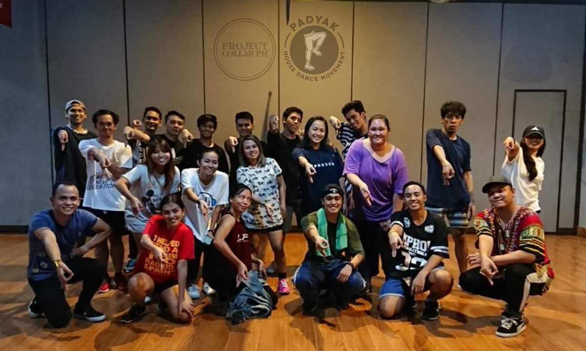 bjiesaing's tweet photo. Thank you #PadyakPH and @ProjectCollabPH for making all saturdays of July even more productive. Learned a lot about house dance. Ang saya! You guys are awesome! Can't wait to see the photos and the video (kahit na-choke ako sa first shoot 😭) ❤
#TaraPadyak https://t.co/ScTj95H6Jc