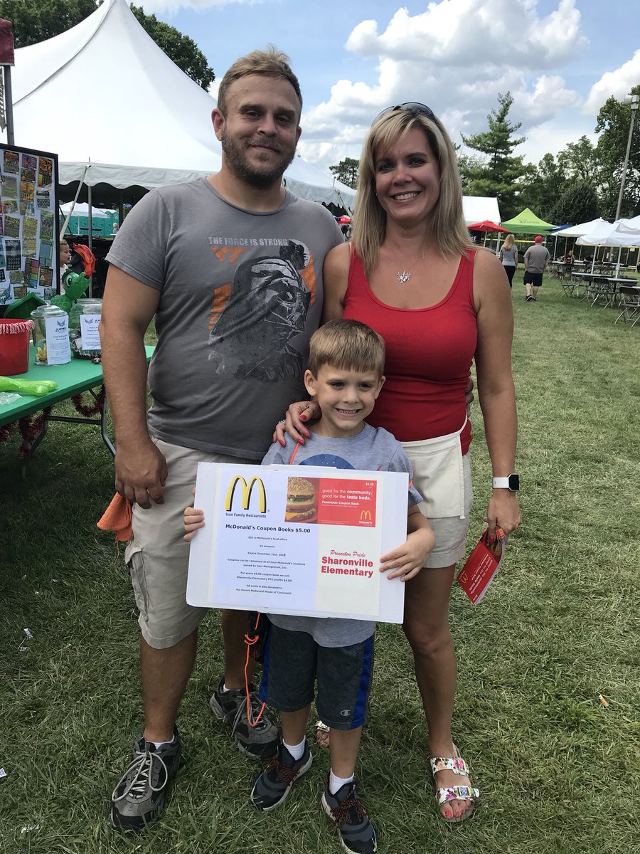 AmyGoohsHard's tweet photo. @PCSDViking These awesome families sold McDonald’s coupon books at #Sharonfest on Saturday! This fundraiser will cover the costs of our #SHElem back-to-school ice cream socials! Thanks again to Ison Management &amp; @Sharonfest2017 for this opportunity! #PartywithaPurpose #VikingDiff https://t.co/8HQaUrX0HO
