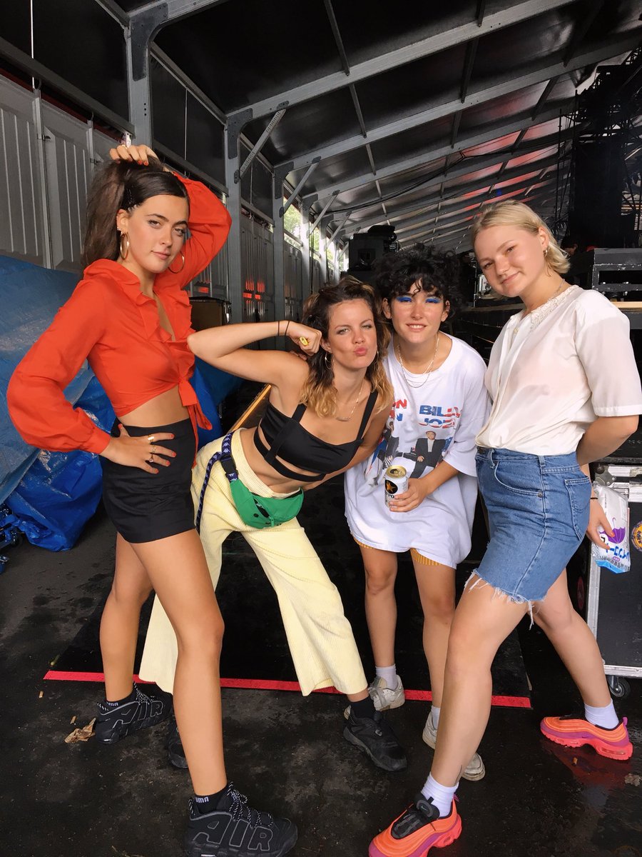 hindsband's tweet photo. 日本は私たちの好きな国です https://t.co/lsOFKHqixD