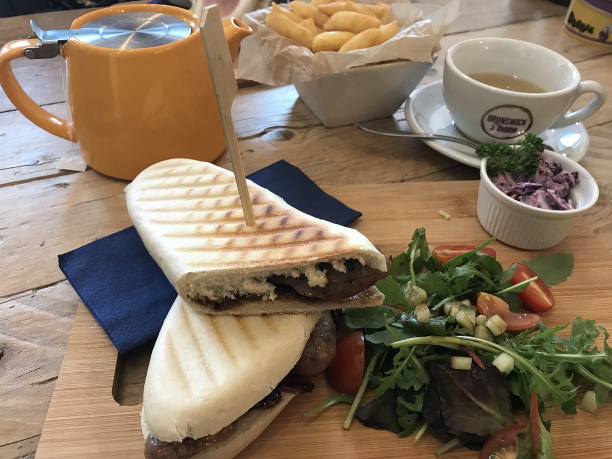 TravellingMatto's tweet image. Sausage and onion panini and a pot of green tea @BrunswickThorn. #lunchwin #SundayBrunch #windyday #indoorsweather