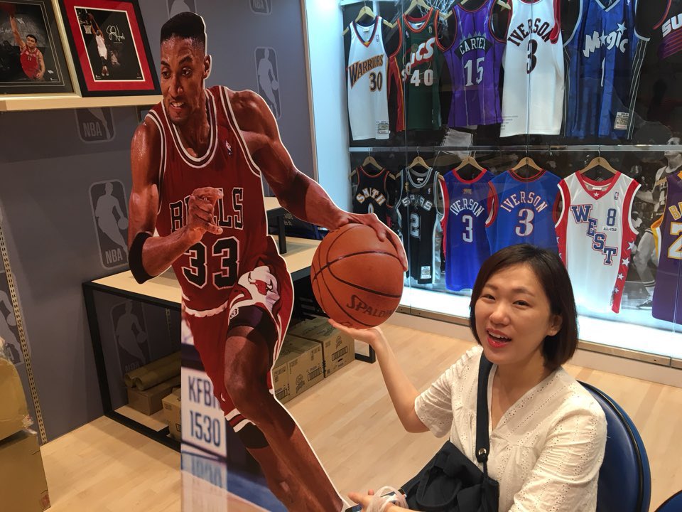 nari3388's tweet photo. #농구 매니아 남편과 #타이베이 여행중 #나이키 #아디다스 #nba 샵 구경은 필수! #타이베이101 #新光三越 모두 다 돔!!! https://t.co/6TOWHBQdPh
