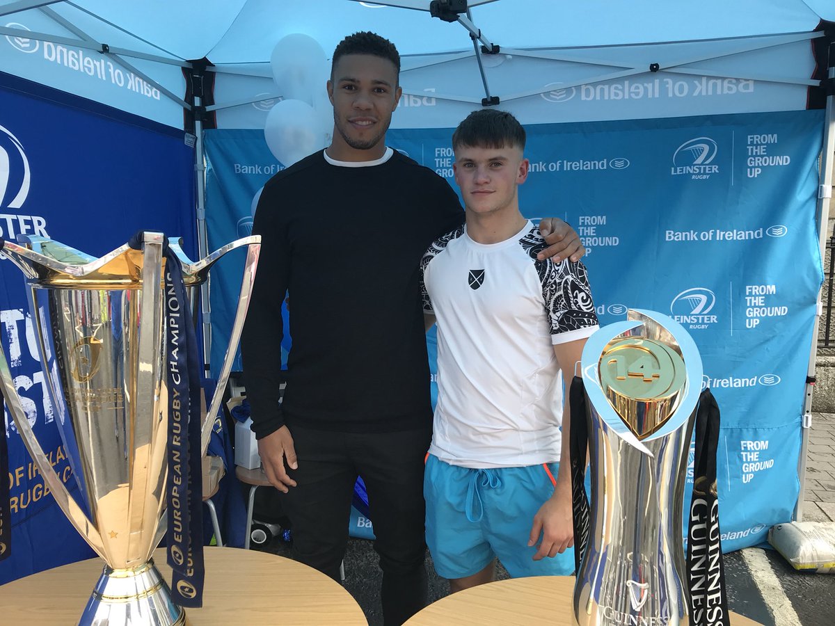 michaelcahill67's tweet photo. Many thanks these two for their help yesterday in Naas #communityfete @adamsbyrne @Cahill_Sam_ #FromTheGroundUp @leinsterrugby @LeinsterBranch @NaasRFC @Barretstown #BOIrugby https://t.co/XRW2PIpkVt