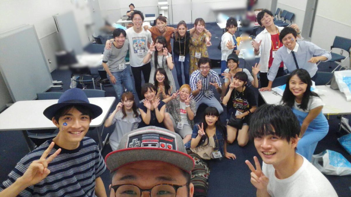 太田裕二 Auf Twitter ドラゴンクエスト夏祭り18 East ありがとうございました 沢山の方々とビッグサイト 配信にてお会いできて まさに お祭り な時間 楽しかったです という事で 集合写真 今回のチーム ゲキヨン 堀井さんでパシャり Dqx Dq10