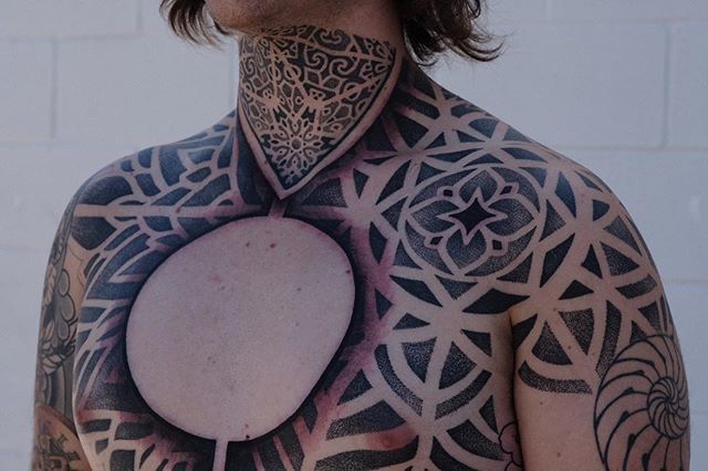 thomashooperart's tweet photo. Progress on @grassfedpeanutbutter from yesterday....... Thank you. ###
#thomashoopertattooing #rockofagestattoo #thomashooper #dotworktattooing #blackworktattooing #tttism #contemporarytattooing #ttt #tattoo #tattooing #ATXtattooing #rakinglightpublishing #shirtsanddestroy … https://t.co/A8cpNN4SPJ