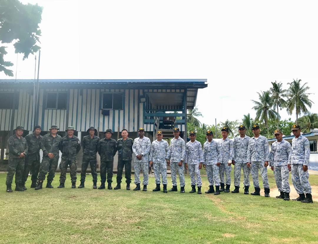 Inisiatif Bertukar Maklumat KD SRI TIGA Bersama Pos PGA Pulau Libaran

#Kesiagaan
#Keselamatan
#NavyPeople
#NavyCare
#Kebanggaan

<a href="/MPA_Timur/">HQ Eastern Fleet</a> 
<a href="/gkanedi/">Ganesh Navaratnam</a> 
<a href="/ARBA_My/">ARBA_RMN</a> 
<a href="/mykamarul/">Kamarul</a>