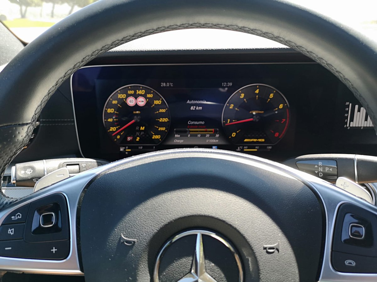CARandGAS's tweet photo. ¿Ya estamos de comparativa... Cuál os gusta más? #45AMG CLA o #43AMG Clase E https://t.co/sCNaF7Ow7I