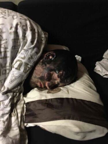 fell_mess's tweet photo. Who’s this clown falling asleep in the mess?? https://t.co/L0JBGuEMSC