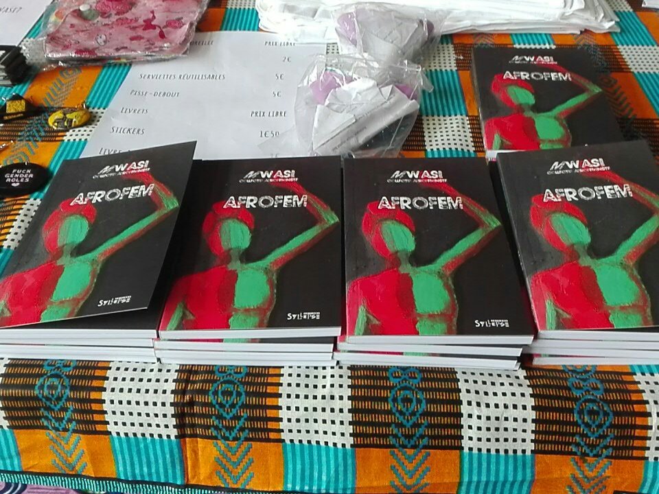 MwasiCollectif's tweet photo. Notre livre "AFROFEM" disponible aujourd'hui en EXCLU. 🔥🔥🔥 https://t.co/QAdsS8GBxc