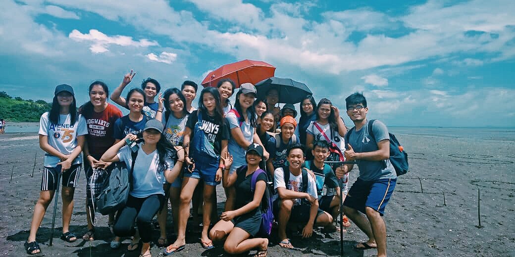 adnucsv's tweet photo. "Pour out upon us the power of your love, that we may protect life and beauty. Fill us with peace, that we may live as brothers and sisters, harming no one." -A Prayer for the Earth (Pope Francis, Laudato Si)
IGNATIANA 2018
Mangrove Planting @ Cagsao, Calabanga ๐โ
#CSVloves https://t.co/hgIS7HazJb