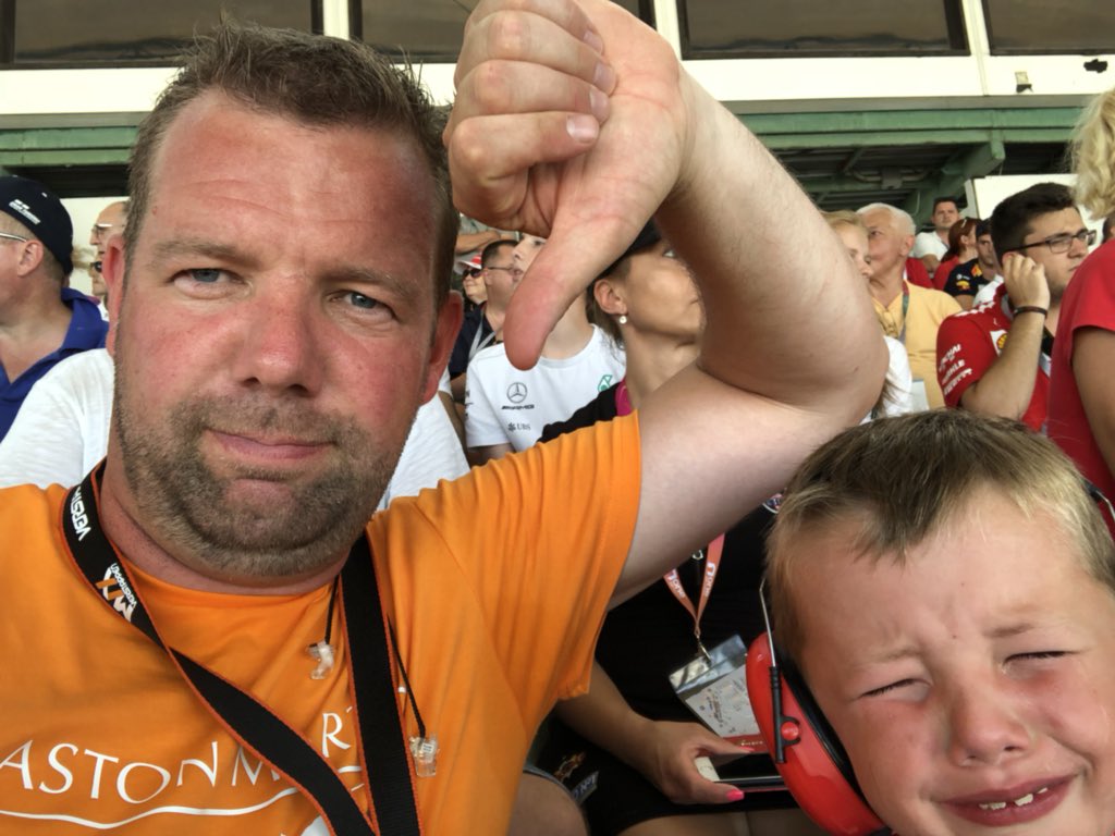 #HungarianGP end of race for <a href="/Max33Verstappen/">Max Verstappen</a> and our Holiday #Budapest 👌😎