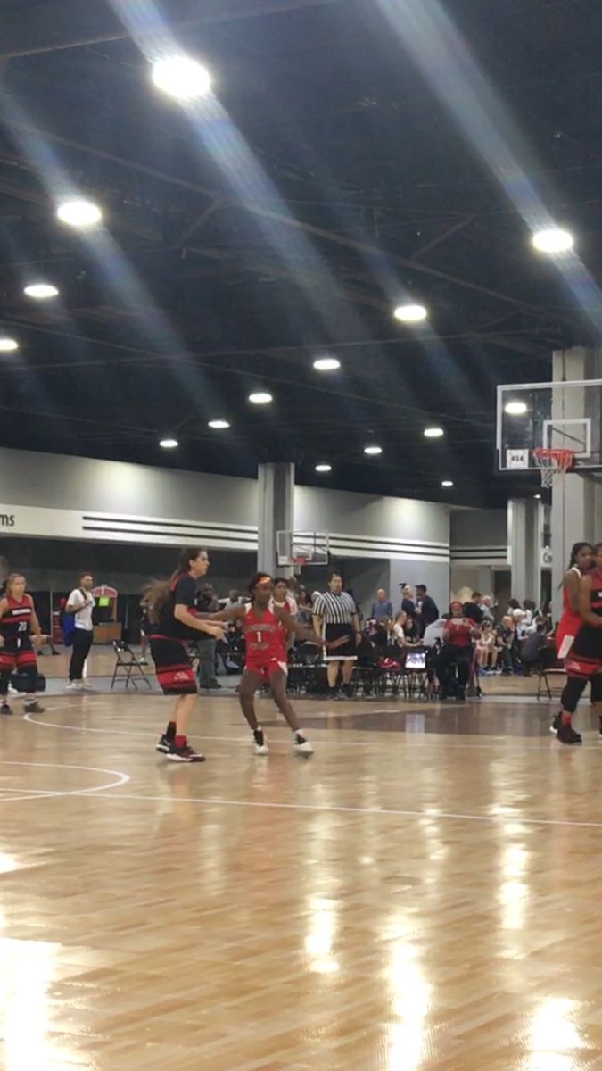 Kanisha721's tweet photo. Thank you Coach’s @JareicaH , @CoachLindseyCPA and @Coachjhornejr for allowing @thomasnya12 to play in ATL with your teams this week down in ATL. She learned a lot from this experience and we are truly grateful. Through it all this has been a great season! #treysup @stormAAU https://t.co/p95TlZiHSq