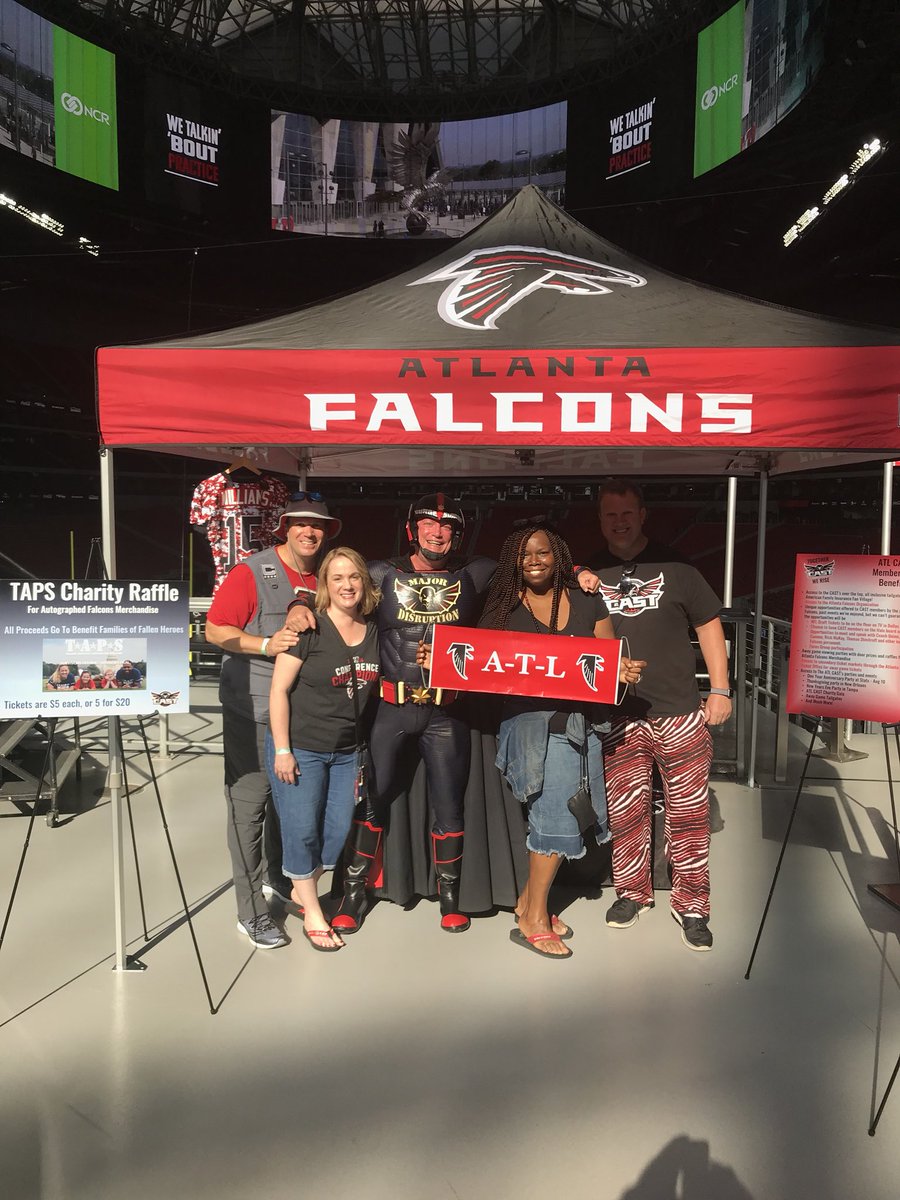 AtLisa30331's tweet photo. @atlcast - Getting ready for Falcons Fan Day! #GetLoud #RiseUp #MajorDisruption https://t.co/nMOlAcwNlN