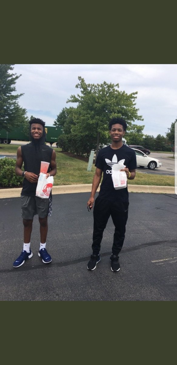 derrickzee21's tweet photo. S/O to my guy @erush2034 for all the love and sacrifices through the years! These 2 started this AAU journey as 5th graders and finished together. B Rush and Dav. #my3rdson https://t.co/hPpN79U8Pp