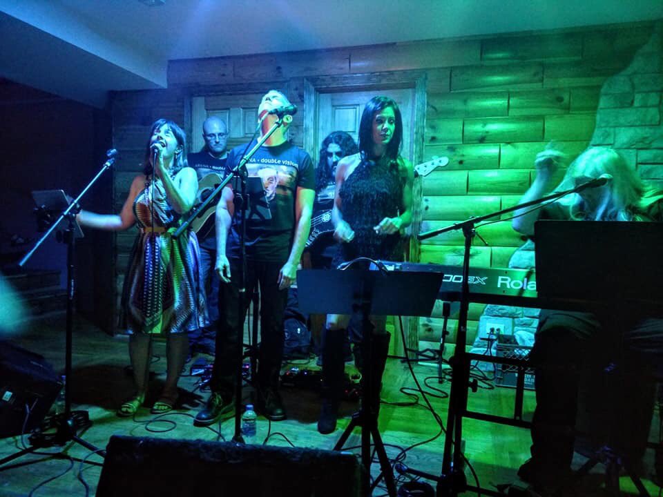 operafanatica's tweet image. Well that was fun! What a great night we had making music 🙂 Thanks to @progqueen , @noelcalca , Luis Nassau, Tim McCaskey, and Phideaux For making this night so special.
Massive appreciation and thanks to Mark Monforti and Rayna for making this happen 🙂 #ProgRockRadio #chicago