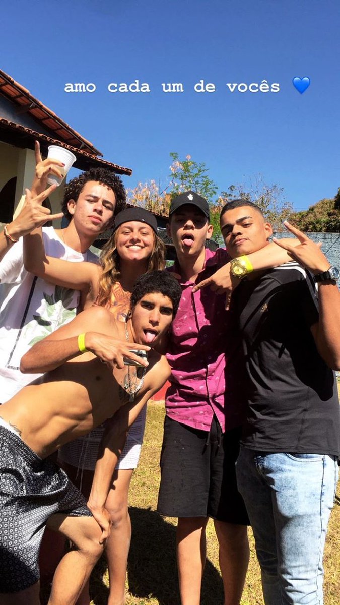 ___goes___'s tweet photo. Única foto que tirei ontem pq estava ocupado demais bebendo e curtindo 😍❤️💥 #FoiLost https://t.co/mHt2bDdUv3