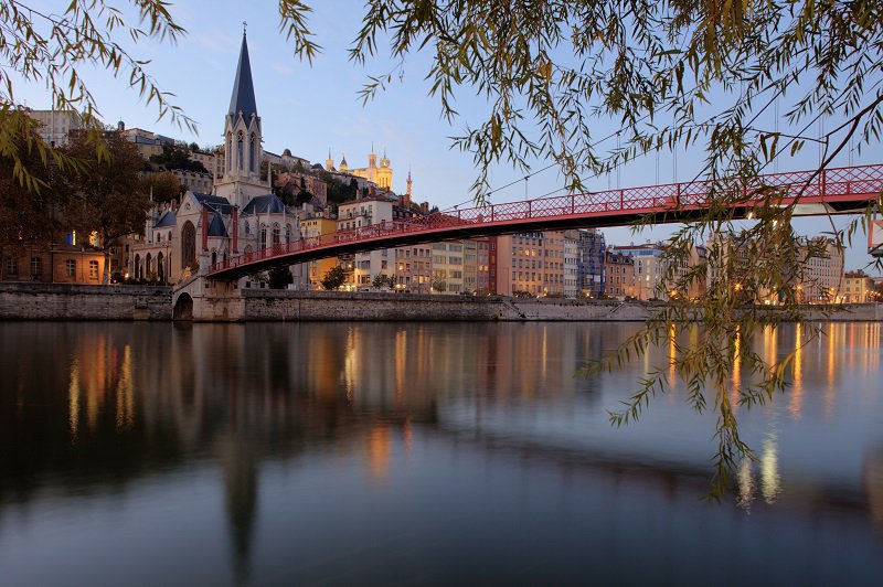 Lusicous Lyon - the foodie capital of France! thegoodlifefrance.com/vieux-lyon-old…