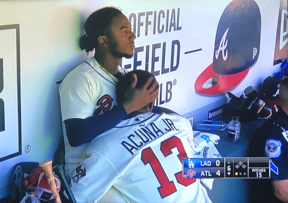 mando70009's tweet image. And the @Braves announcers say the @Dodgers batters are unprofessional by taking batting practice in t-shirts!? 🤔