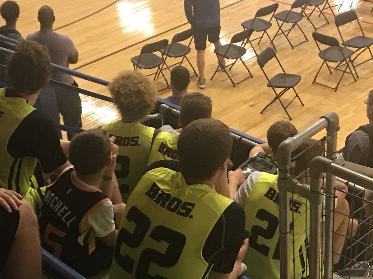 JillJjmiller's tweet photo. Watching to see the team they will play in the championship game. #martinbrothers #letswinthisgame https://t.co/QeNP24mOQE