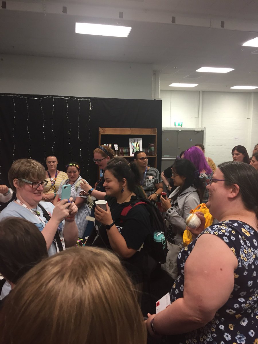 UKTor's tweet photo. Such a wonderful #YALC day with @DrVictoriaJames. Thanks to all who came for tea and cake and signings. #BrightRuin #DontKillMyFave https://t.co/dK9rgCyBlV
