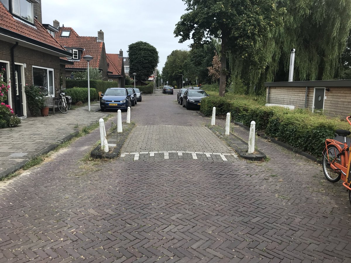 jeffnovich's tweet image. Can’t get speed cams NYC? How about @NYC_DOT puts up these speed reduction pinch points at every crosswalk at every school.