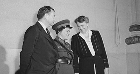 This is What Eleanor Roosevelt and Lyudmila Pavlichenko Looked Like  in 1942 