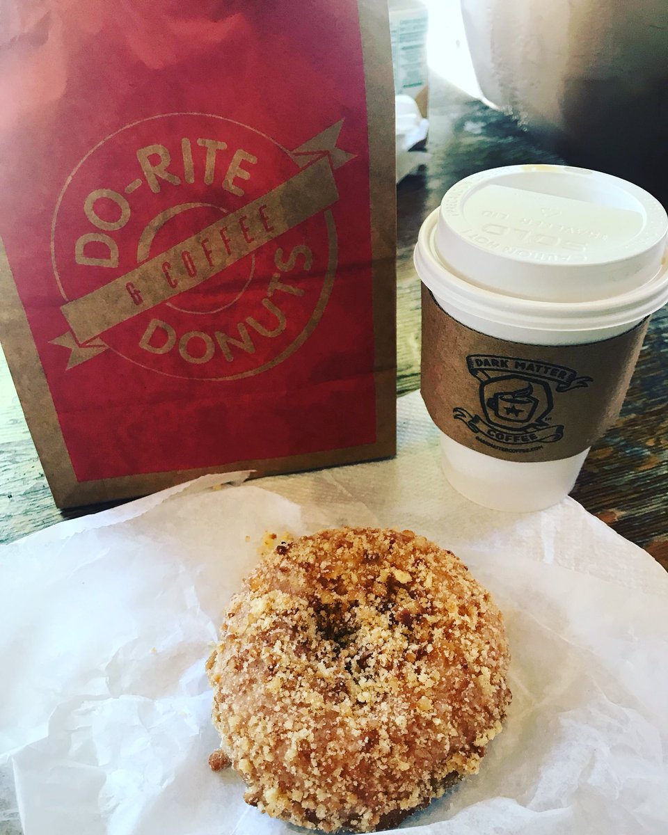 freemaneats's tweet photo. Do-rite does donuts right!
(and you can't go wrong trying out @altonbrown 's favorite Chicago donut shop!)
#chicagofood #chicagodonuts #chicagofoodie #dorite #doritedonuts #cakedonuts #eatlocal #coffeeanddonuts #eatlocalchicago #freemaneats https://t.co/jv5a4MHiQi