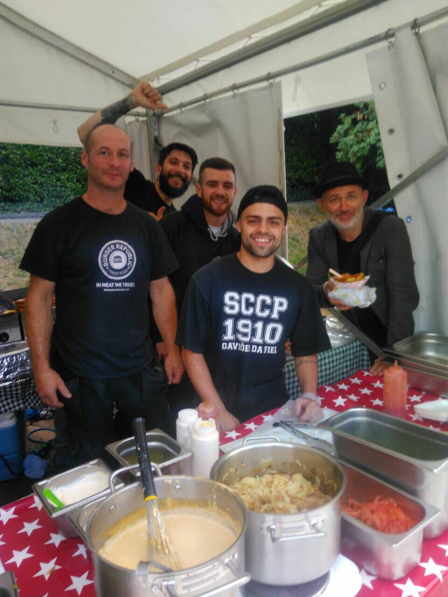 inmeatwetrust's tweet photo. Look who popped over for a burger at Iveagh Gardens.. the man himself @Tommedian https://t.co/DA8mhWO51K