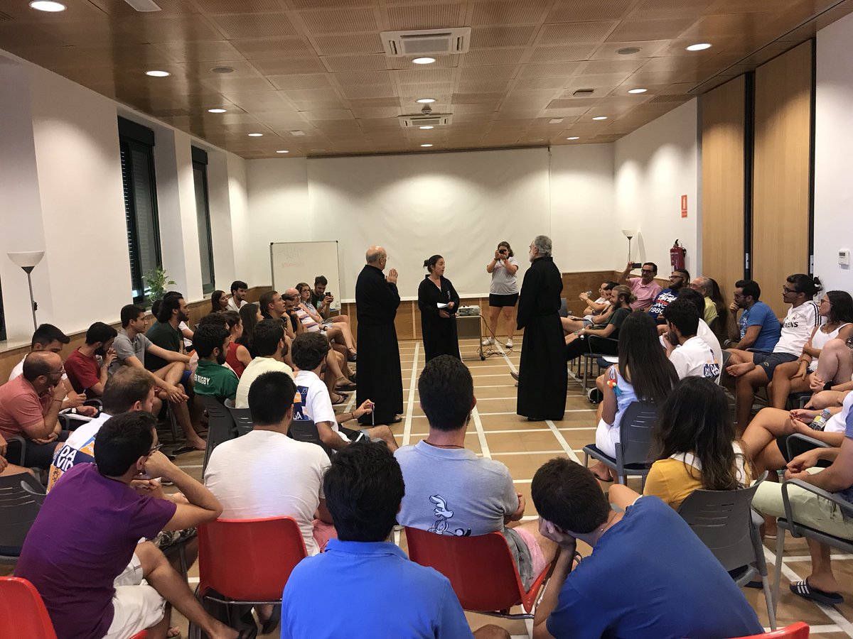 GVXMediterranea's tweet image. Volver al origen para empezar de nuevo. Tras reflexionar, orar y compartir en torno a la noche oscura de Champagnat y nuestras propias dificultades, nos metemos en la piel de los primeros hermanos #fraternidadmarista #comunidad #convivencia