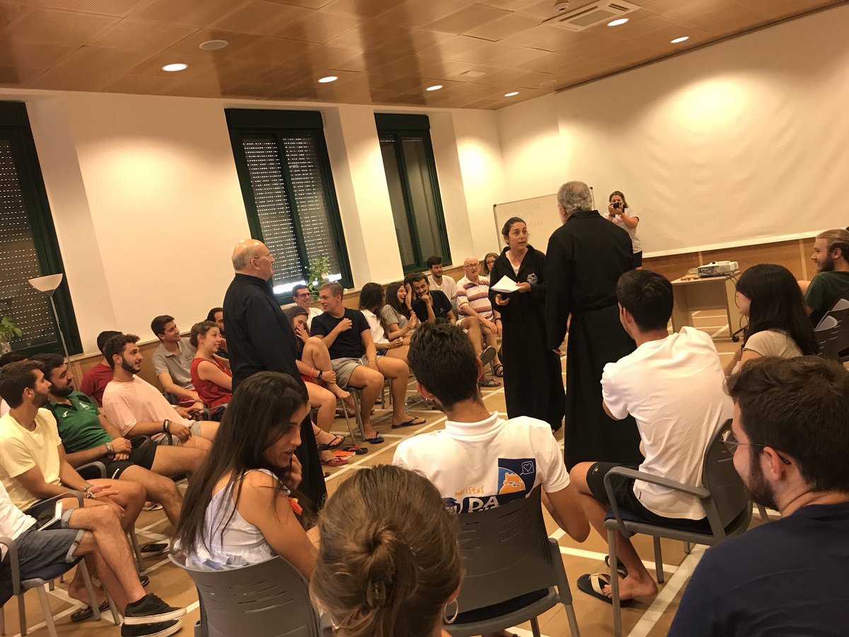 GVXMediterranea's tweet image. Volver al origen para empezar de nuevo. Tras reflexionar, orar y compartir en torno a la noche oscura de Champagnat y nuestras propias dificultades, nos metemos en la piel de los primeros hermanos #fraternidadmarista #comunidad #convivencia