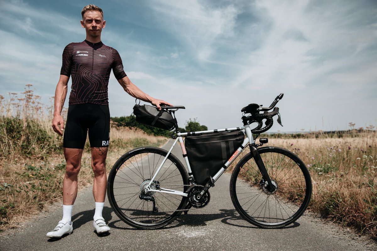 The champ and all the other TCR racers set off up the Muur in 30mins. Good luck and respect to all of you.