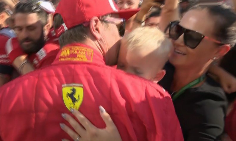 Mini Kimi atento #HungarianGP #Ferrari <a href="/ScuderiaFerrari/">Scuderia Ferrari HP</a>