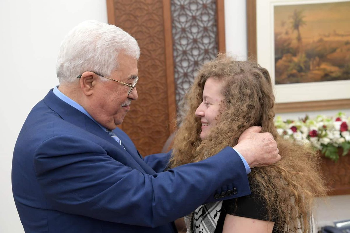 arayamas's tweet photo. La joven palestina, Ahed Tamimi, verdadera héroe de la resistencia a la ocupación israelí, es recibida junto a su familia por el Presidente Mahmoud Abbas. Ahed Tamimi, un ejemplo de lucha en Palestina!!!! https://t.co/gpjKXwGh7D