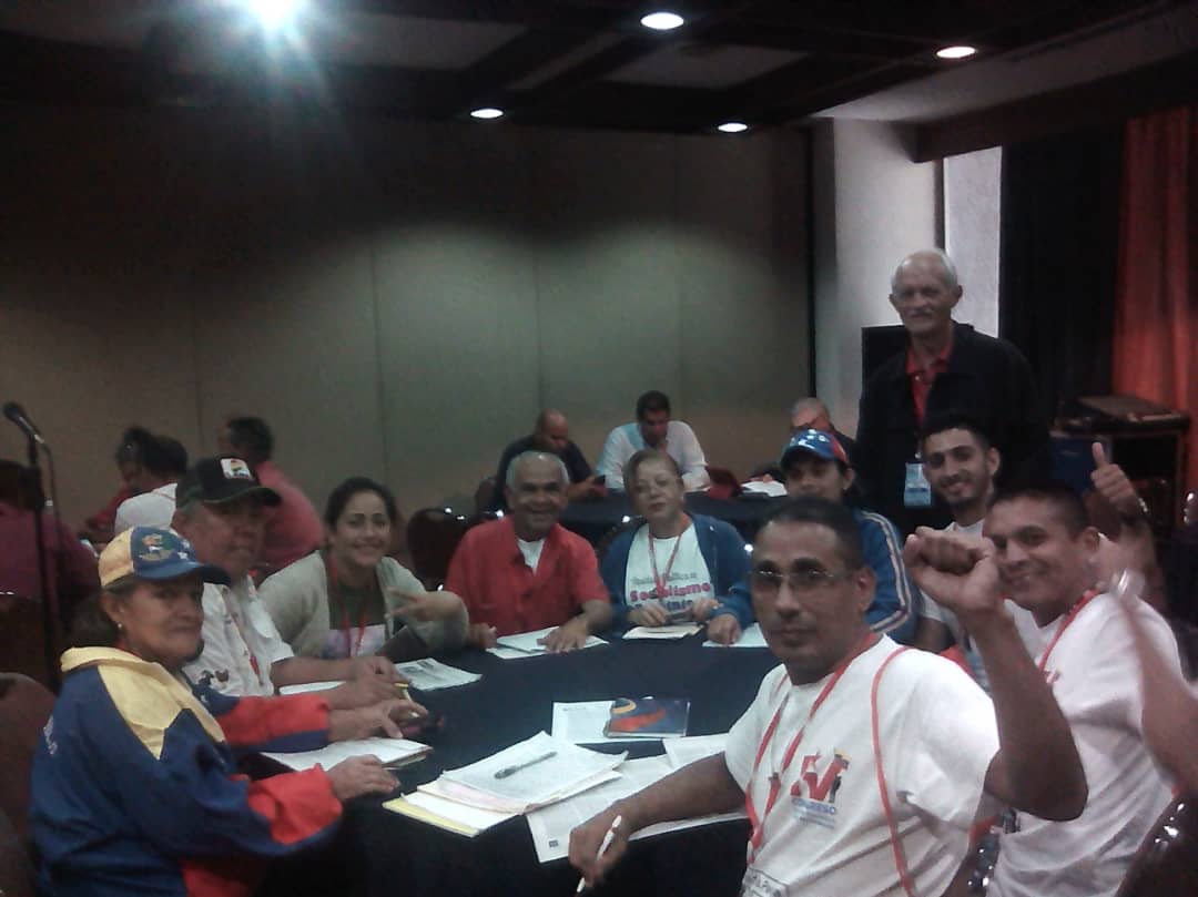 Ginkellys's tweet photo. #29Jul Delegados y delegadas del estado #Lara iniciamos las mesas de debate para aportar propuestas al #IVCongresoDelPSUV para la renovación de nuestro @PartidoPSUV
@NicolasMaduro @gestionperfecta https://t.co/8sv6oRaFzC