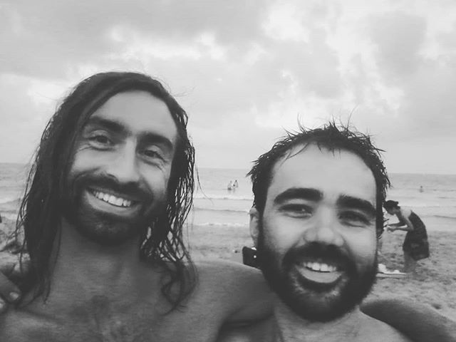 rafadezelanda's tweet photo. Bros, beards'n beaches https://t.co/Mheg20gwXw https://t.co/sBbmRSeeiU