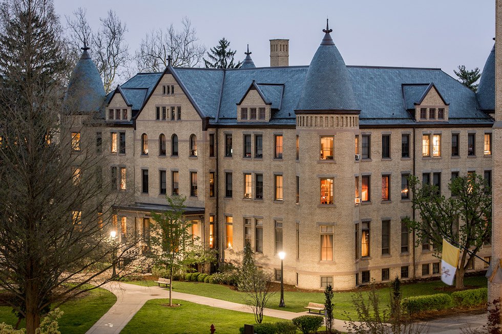 DailyDomer's tweet photo. Sorin College, established in 1888 and named after the founder of the University of Notre Dame, boasts several unique features including turret rooms and a front porch swing. @sorincollege #photooftheday #dormaday
(Photo by Matt Cashore/Copyright University of Notre Dame) https://t.co/Fx7CDb2toX