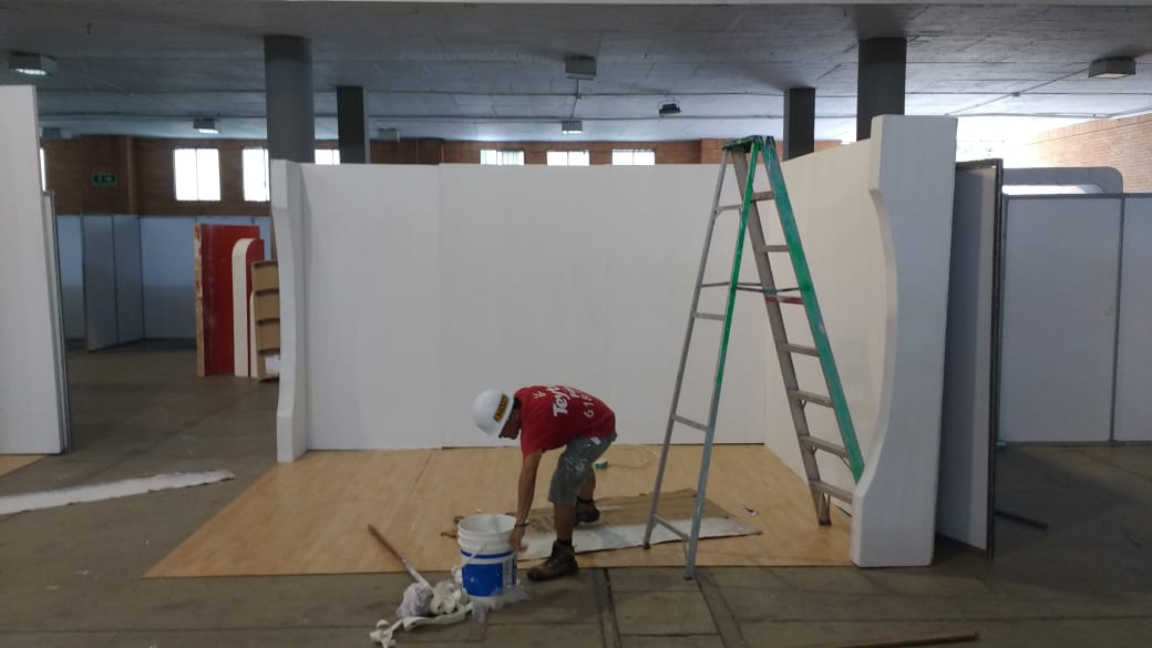 Desde muy temprano trabajando con mucho compromiso y dedicación para todos nuestros clientes, y así poder mostrar el gran talento colombiano en la FERIA INTERNACIONAL DEL CUERO, CALZADO Y LA MANUFACTURA. 
Recuerda que son los días 31 DE JULIO, 1 Y 2 DE AGOSTO.