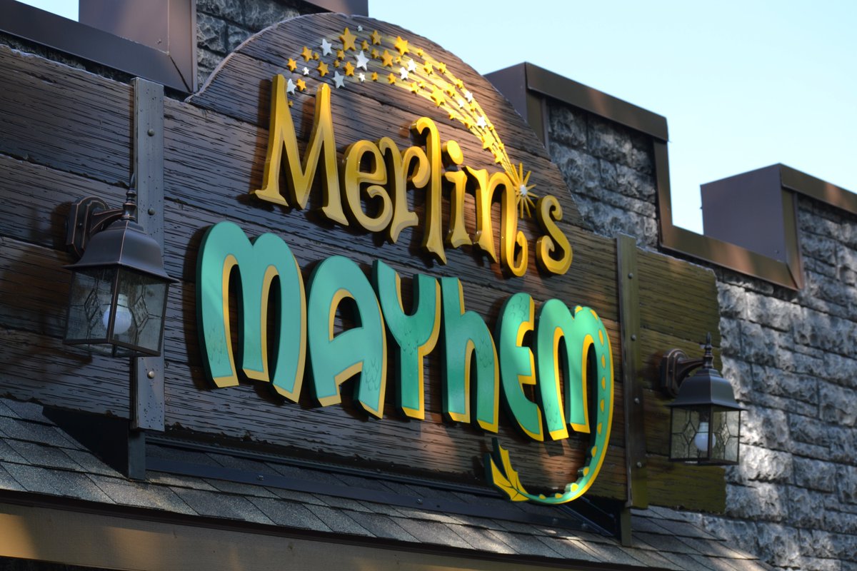 FUNatDW's tweet photo. How many times have you taken a ride on Merlin's Mayhem? Like this tweet if you're still waiting to ride, retweet if you've already taken one ride, comment below if you've taken multiple rides (and tell us how many!). #DWMerlinsMayhem https://t.co/WUUeYCcFPs