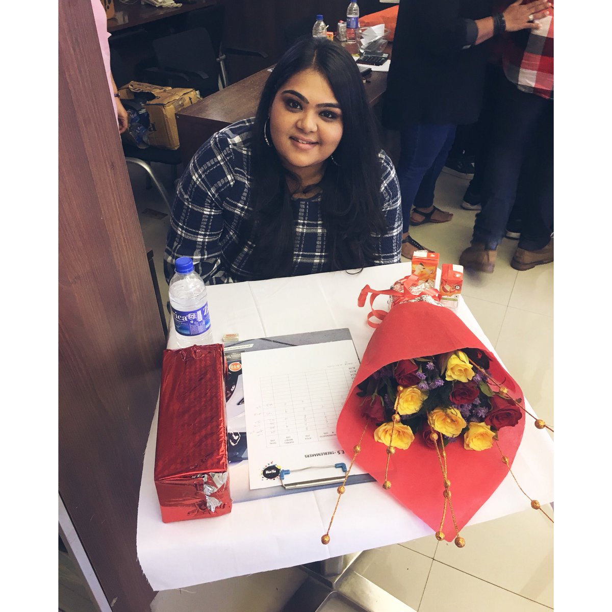 MallikaMehta3's tweet photo. 💁🏻♀️💐
#Allure2k18 #JudgingBeLike #JudgingEvent #SchoolMemories #TrebleMakers #MusicIsLife #SingerDiaries #MallikaMehtaMusic https://t.co/rplQsuETm4