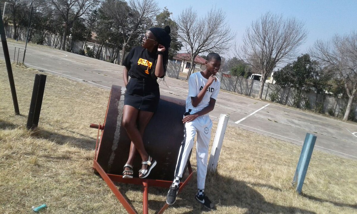 ACIDWEAR1's tweet image. u know family comes first ♧◇